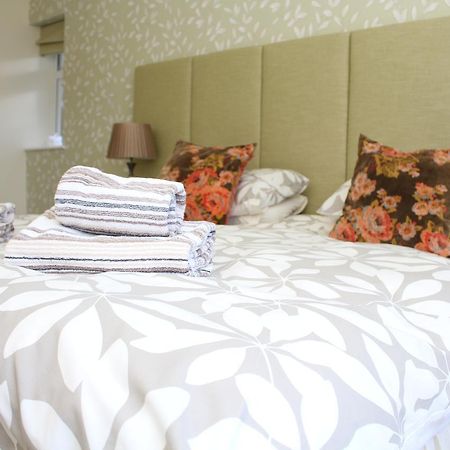 Laurels Guesthouse Уитни Экстерьер фото