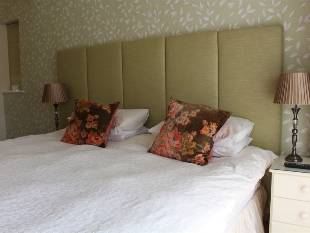 Laurels Guesthouse Уитни Экстерьер фото