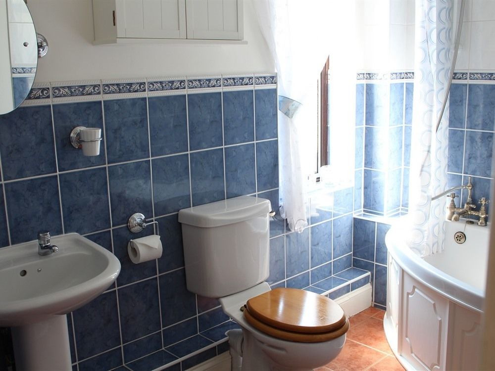 Laurels Guesthouse Уитни Экстерьер фото