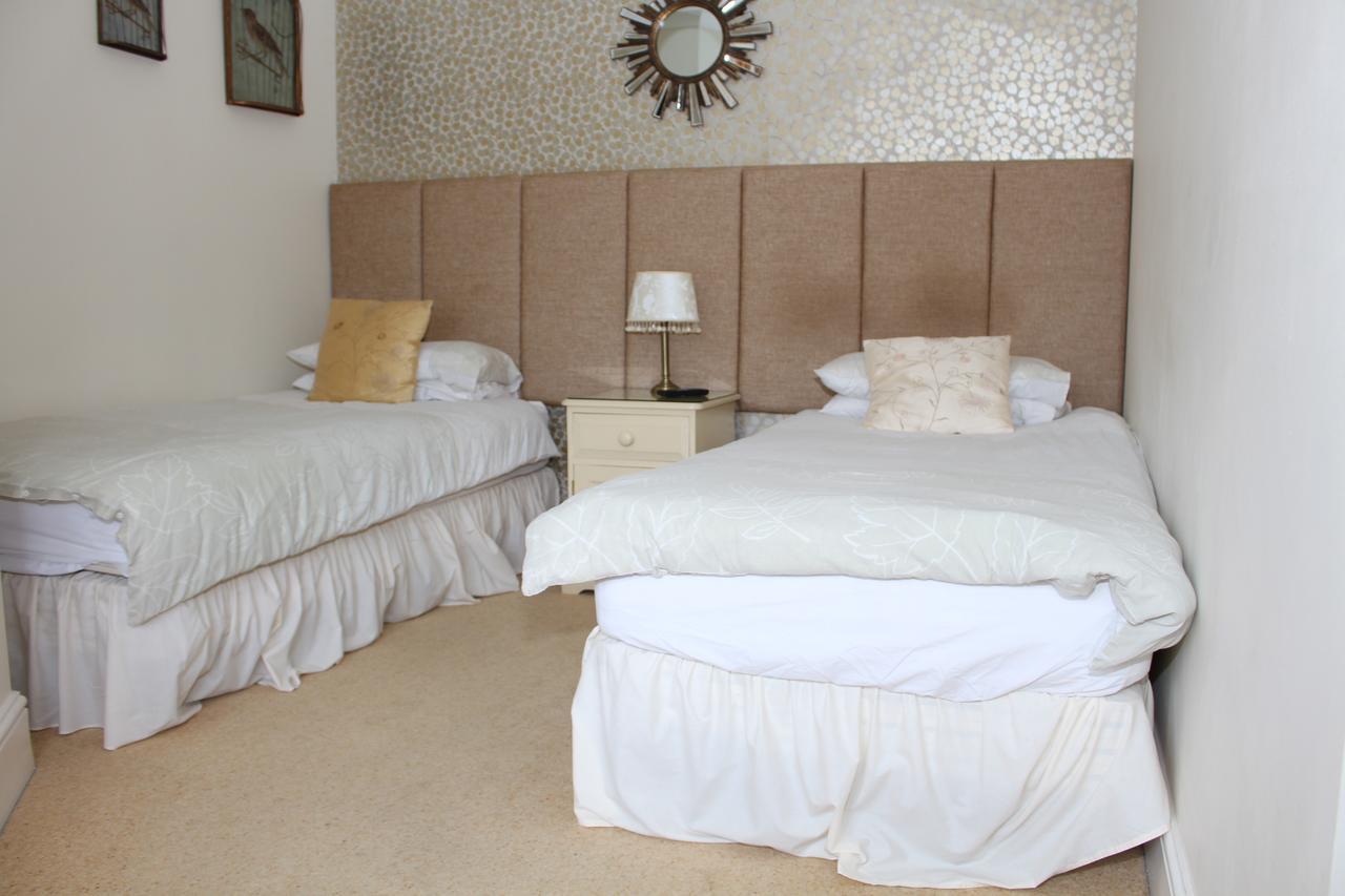 Laurels Guesthouse Уитни Экстерьер фото